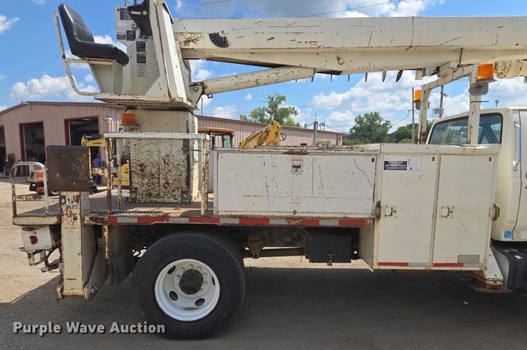 image for item EV1590 1997 Ford F800 digger derrick truck
