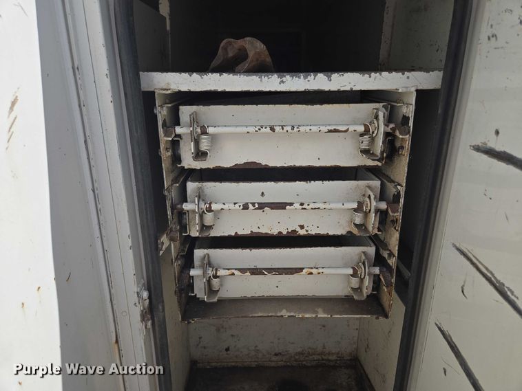 image for item EV1590 1997 Ford F800 digger derrick truck