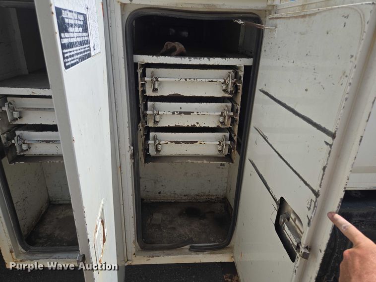 image for item EV1590 1997 Ford F800 digger derrick truck