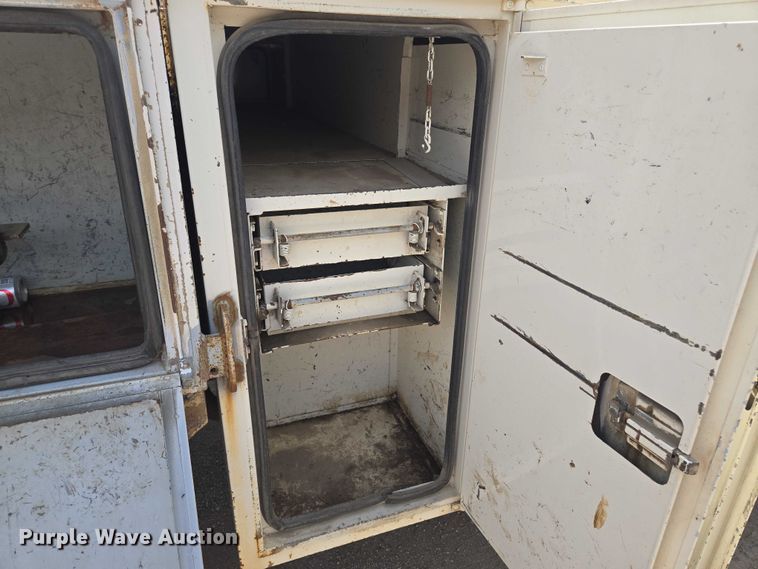 image for item EV1590 1997 Ford F800 digger derrick truck