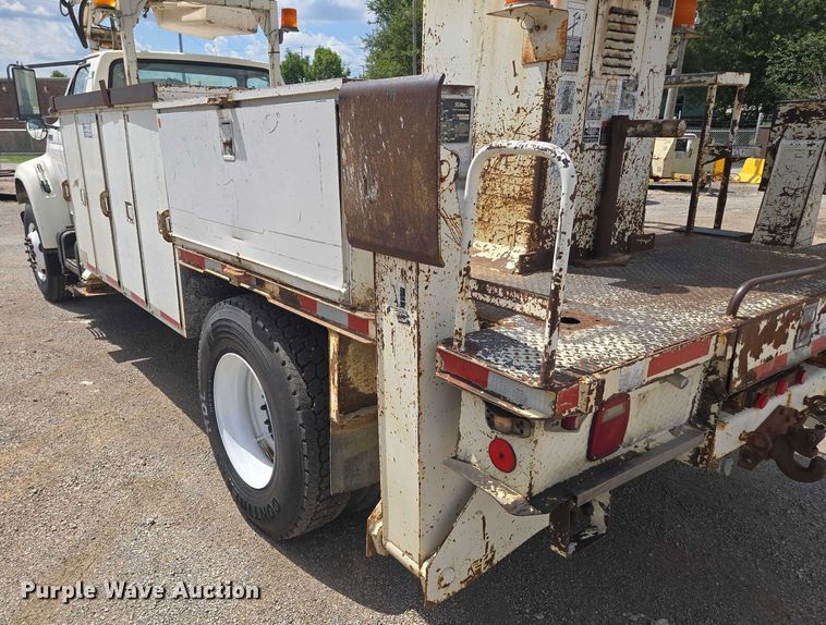 image for item EV1590 1997 Ford F800 digger derrick truck