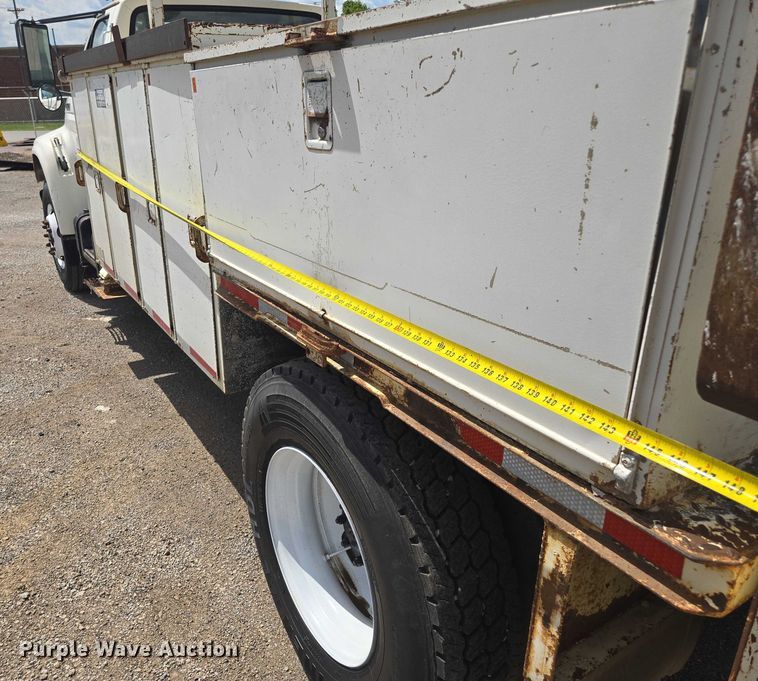 image for item EV1590 1997 Ford F800 digger derrick truck