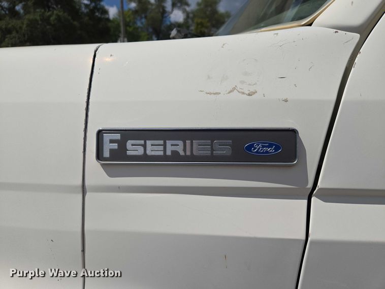 image for item EV1590 1997 Ford F800 digger derrick truck