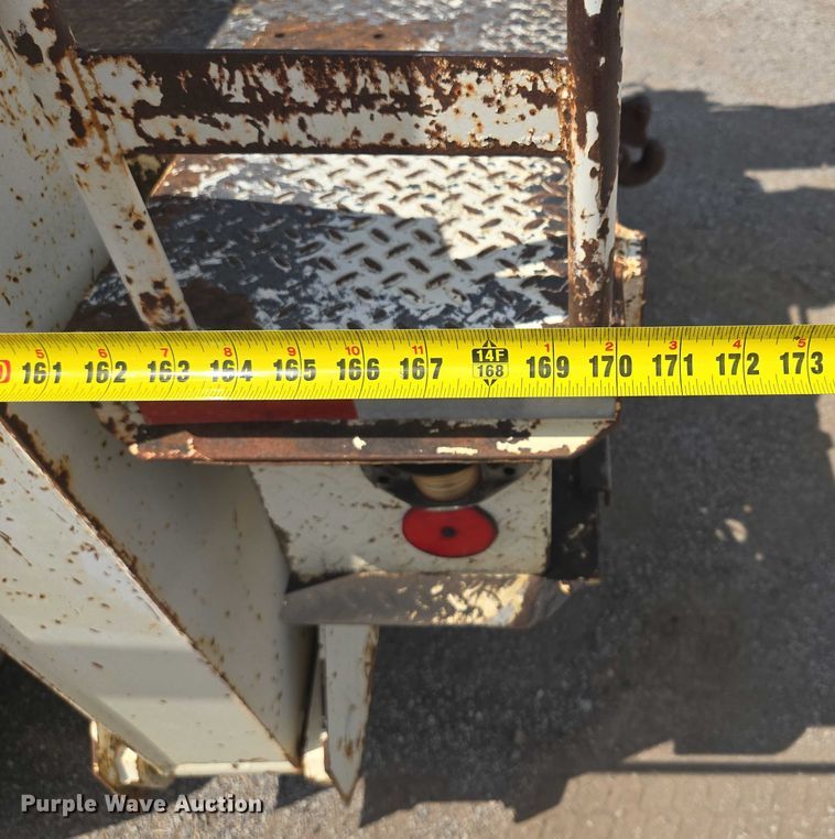 image for item EV1590 1997 Ford F800 digger derrick truck