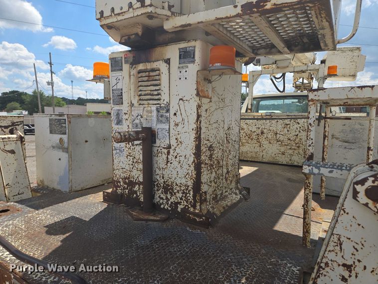 image for item EV1590 1997 Ford F800 digger derrick truck