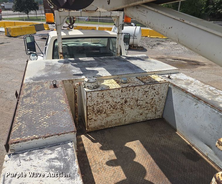 image for item EV1590 1997 Ford F800 digger derrick truck