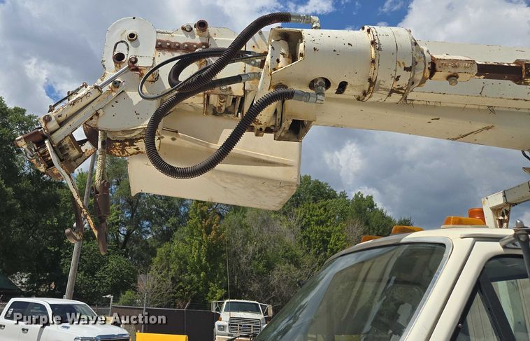 image for item EV1590 1997 Ford F800 digger derrick truck