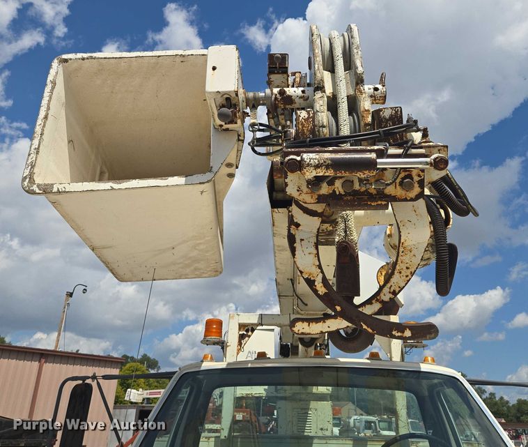 image for item EV1590 1997 Ford F800 digger derrick truck