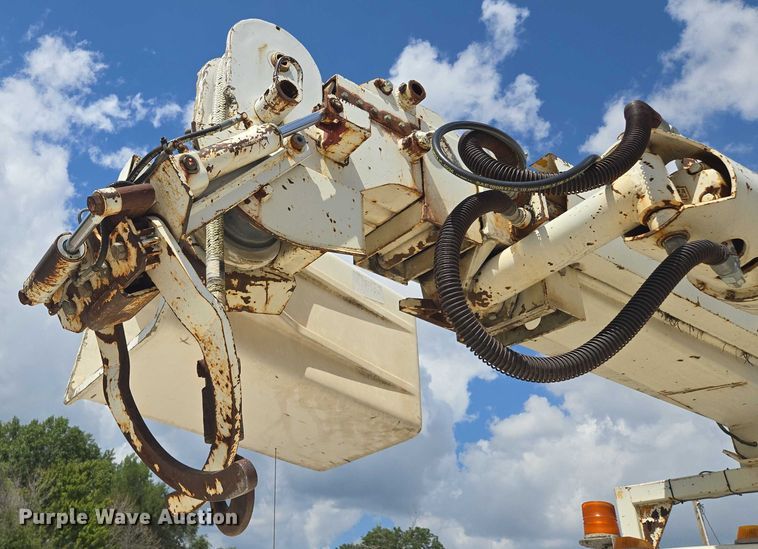 image for item EV1590 1997 Ford F800 digger derrick truck