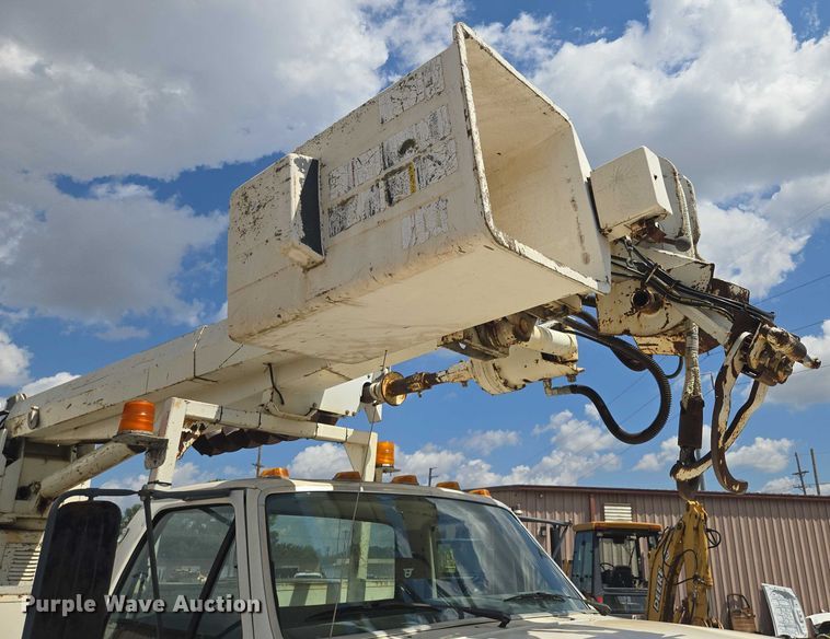 image for item EV1590 1997 Ford F800 digger derrick truck