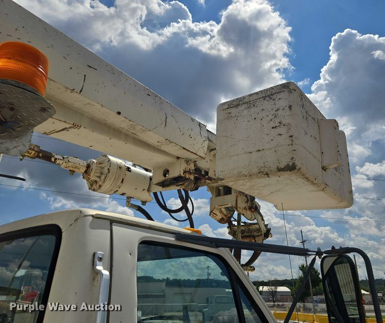 image for item EV1590 1997 Ford F800 digger derrick truck