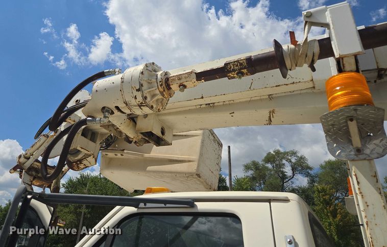 image for item EV1590 1997 Ford F800 digger derrick truck