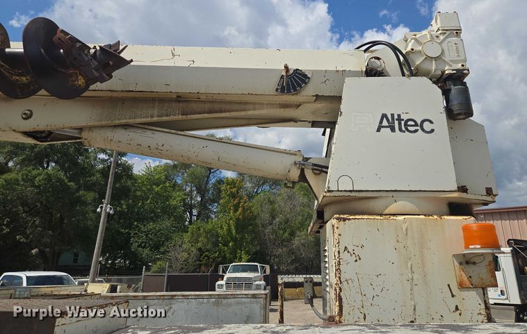 image for item EV1590 1997 Ford F800 digger derrick truck