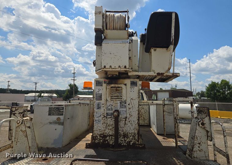 image for item EV1590 1997 Ford F800 digger derrick truck