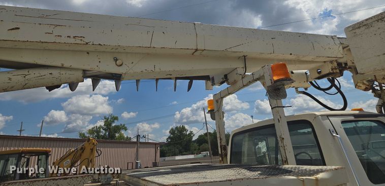 image for item EV1590 1997 Ford F800 digger derrick truck