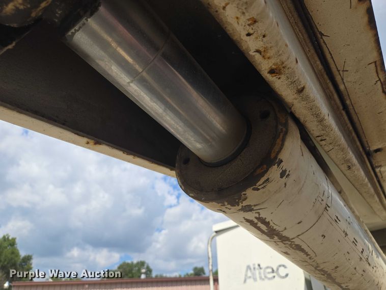 image for item EV1590 1997 Ford F800 digger derrick truck