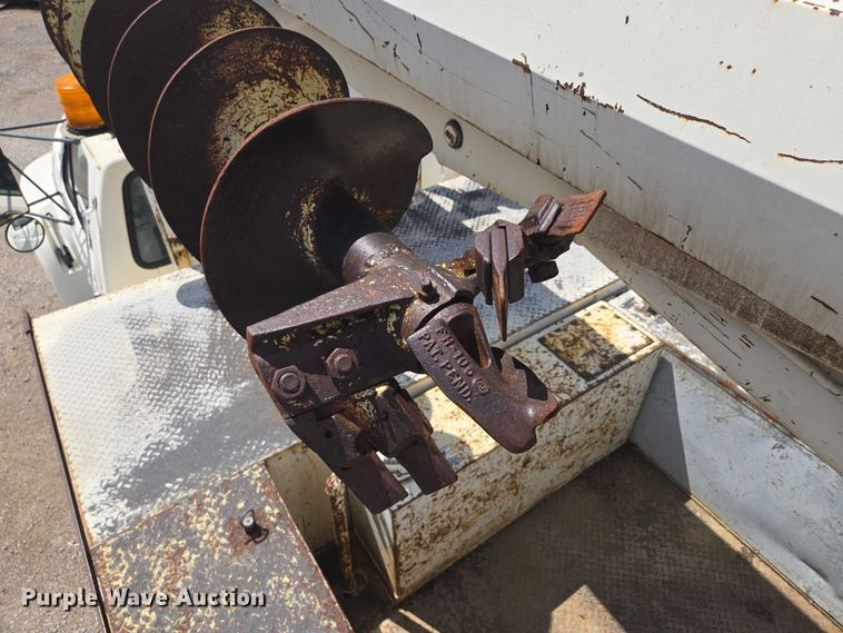 image for item EV1590 1997 Ford F800 digger derrick truck