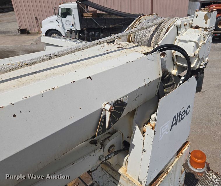 image for item EV1590 1997 Ford F800 digger derrick truck