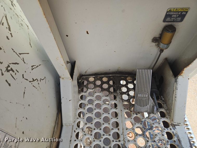 image for item EV1590 1997 Ford F800 digger derrick truck