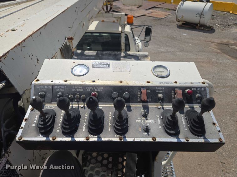 image for item EV1590 1997 Ford F800 digger derrick truck