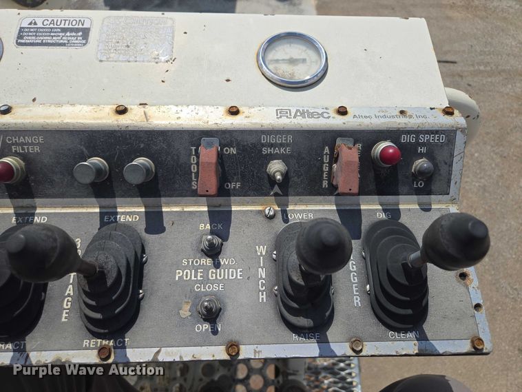 image for item EV1590 1997 Ford F800 digger derrick truck