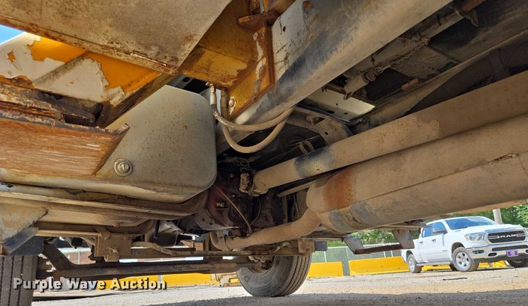 image for item EV1590 1997 Ford F800 digger derrick truck