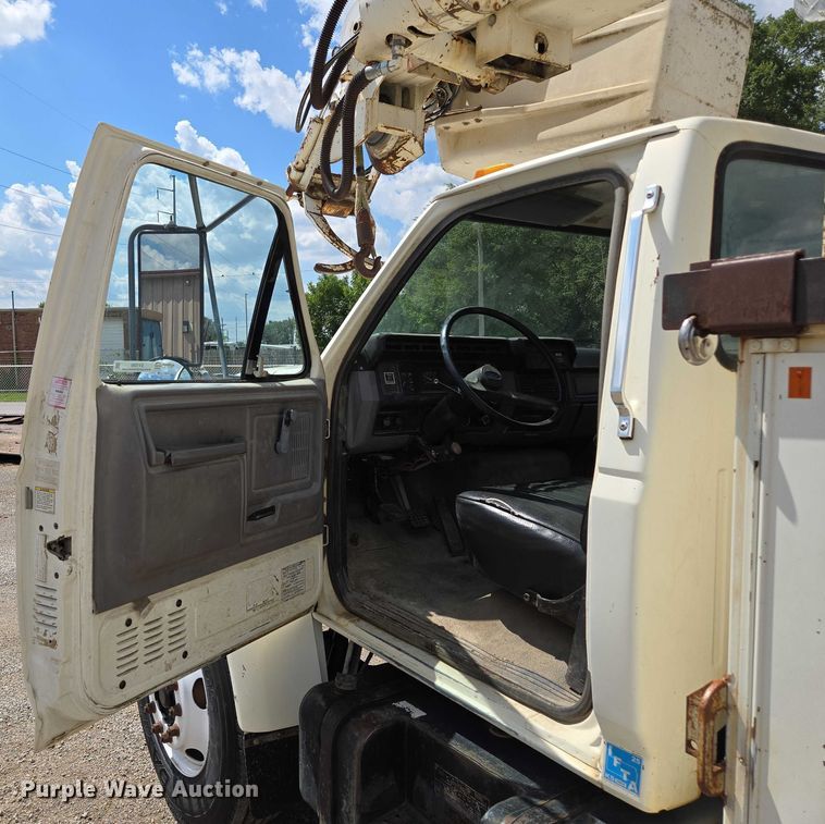 image for item EV1590 1997 Ford F800 digger derrick truck