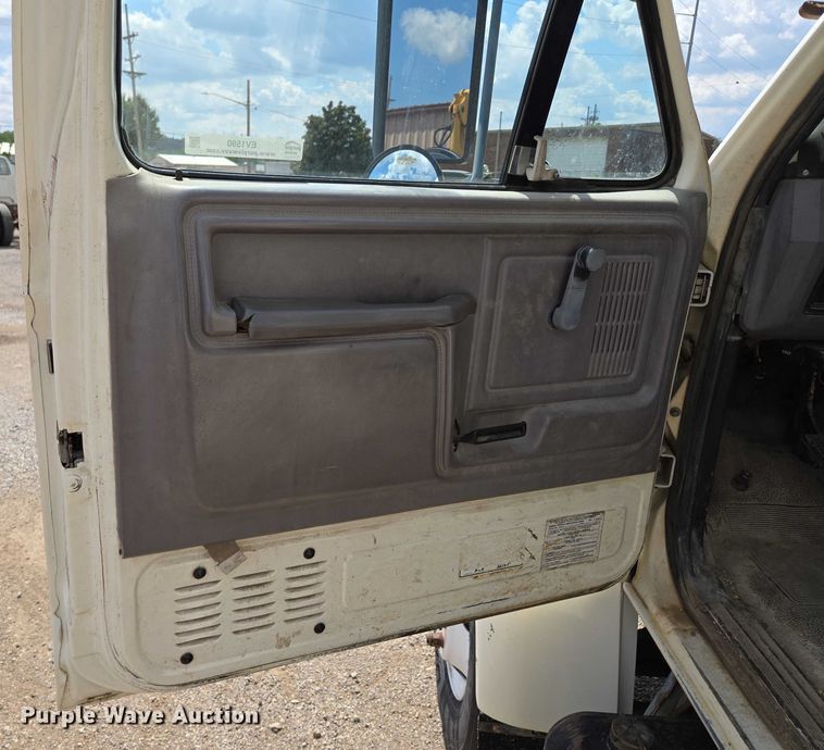 image for item EV1590 1997 Ford F800 digger derrick truck