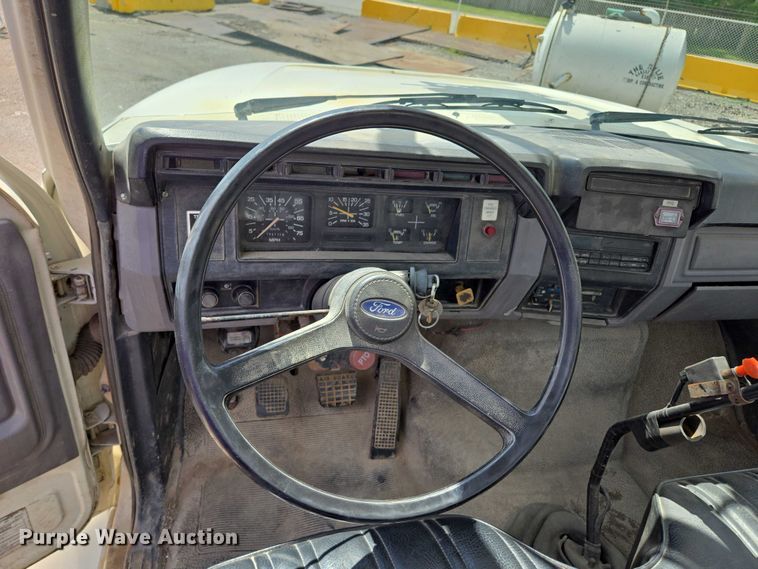 image for item EV1590 1997 Ford F800 digger derrick truck