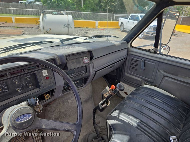 image for item EV1590 1997 Ford F800 digger derrick truck