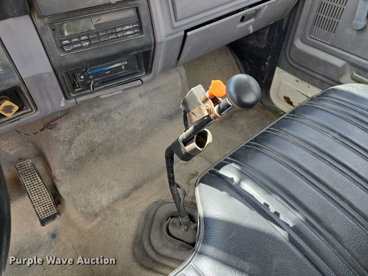 image for item EV1590 1997 Ford F800 digger derrick truck