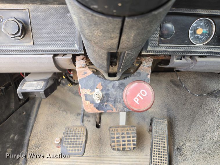 image for item EV1590 1997 Ford F800 digger derrick truck