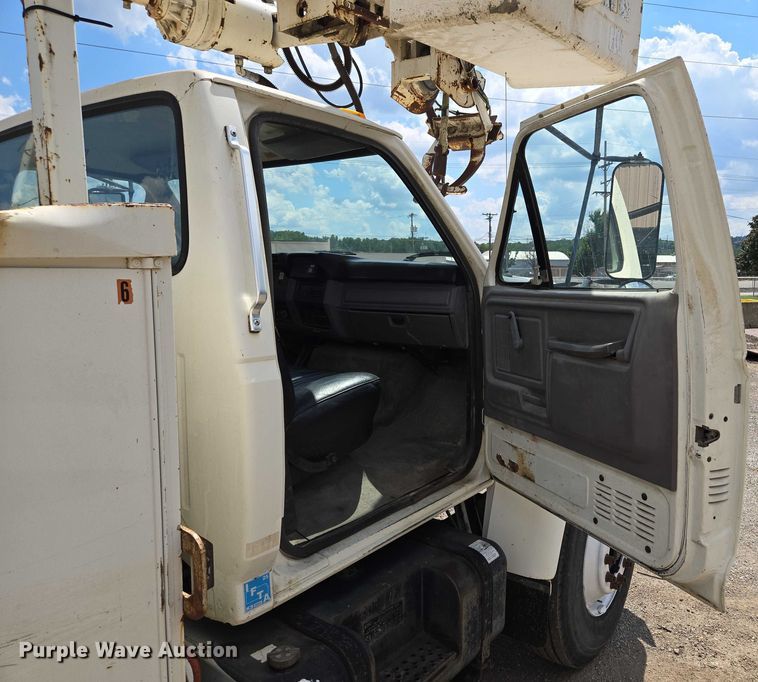 image for item EV1590 1997 Ford F800 digger derrick truck