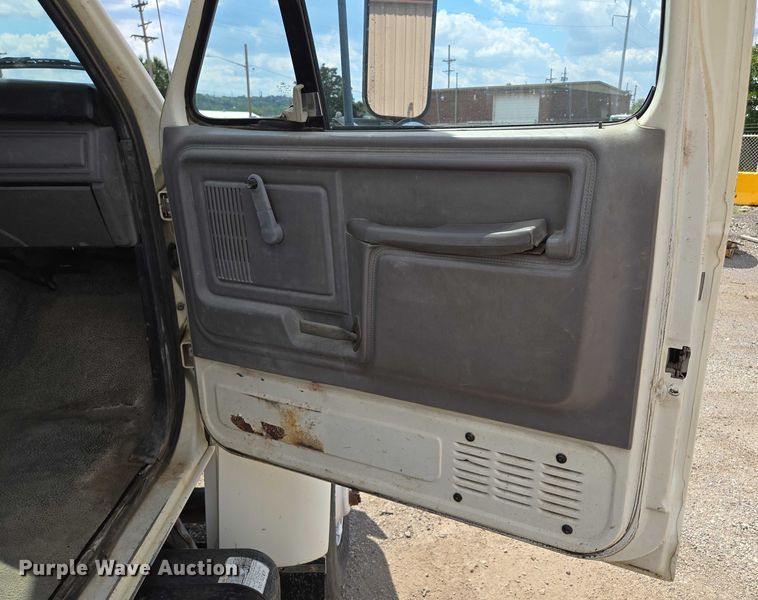 image for item EV1590 1997 Ford F800 digger derrick truck