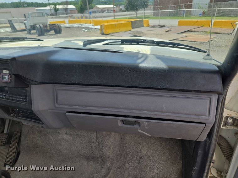 image for item EV1590 1997 Ford F800 digger derrick truck