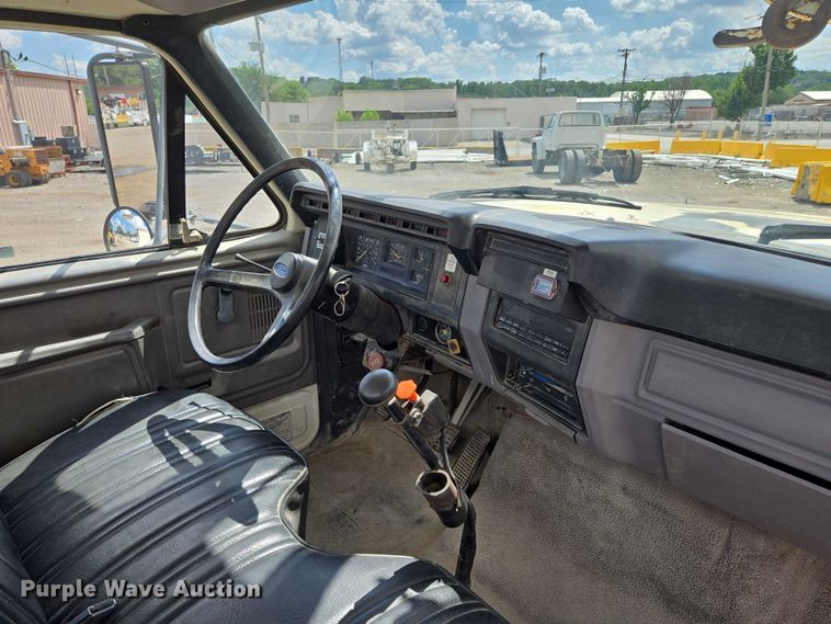 image for item EV1590 1997 Ford F800 digger derrick truck