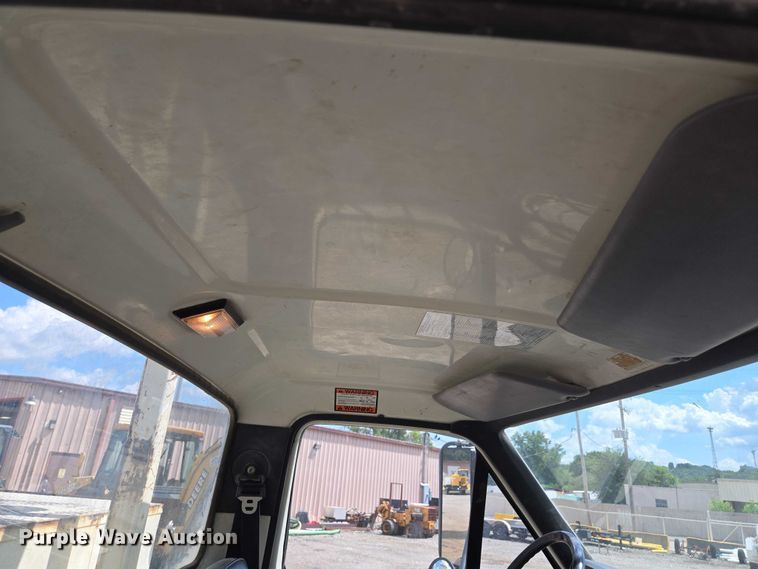 image for item EV1590 1997 Ford F800 digger derrick truck