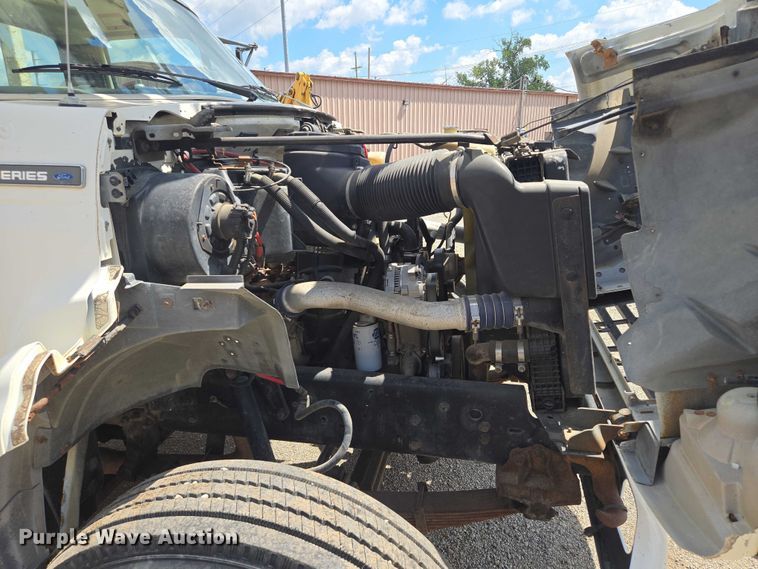 image for item EV1590 1997 Ford F800 digger derrick truck