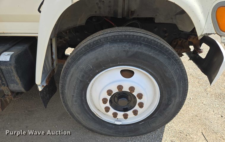 image for item EV1590 1997 Ford F800 digger derrick truck