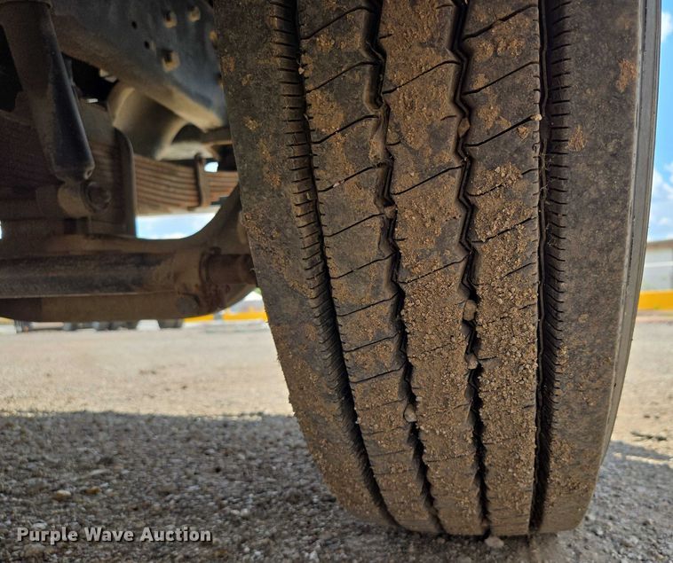 image for item EV1590 1997 Ford F800 digger derrick truck