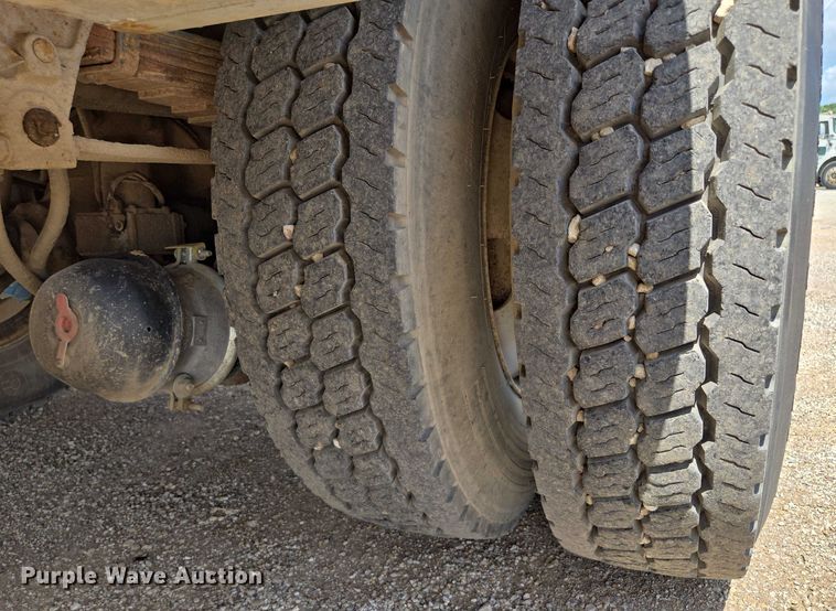 image for item EV1590 1997 Ford F800 digger derrick truck