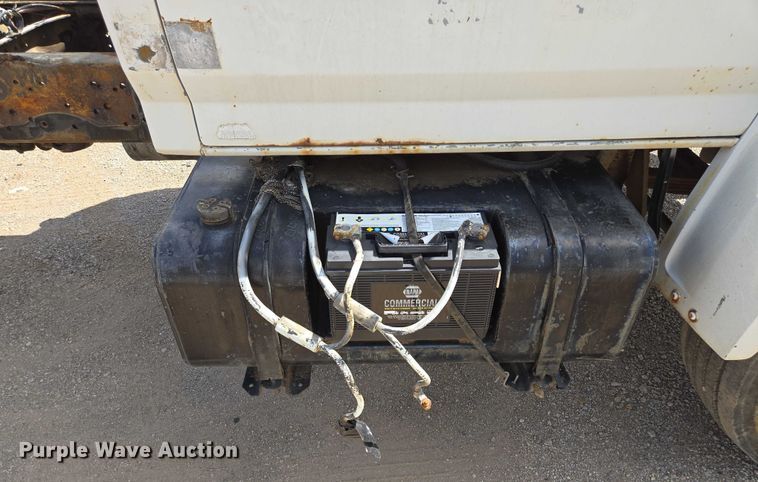 image for item EV1591 1988 Ford F800 truck cab and chassis