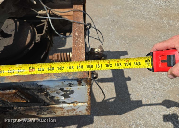 image for item EV1591 1988 Ford F800 truck cab and chassis