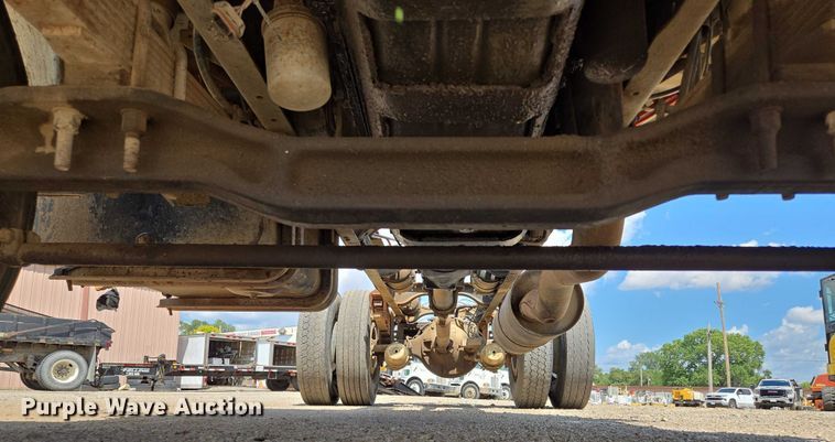 image for item EV1591 1988 Ford F800 truck cab and chassis