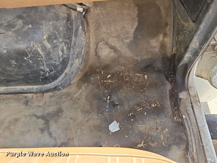 image for item EV1591 1988 Ford F800 truck cab and chassis