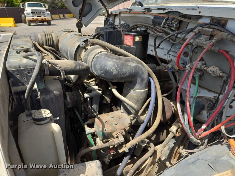 image for item EV1591 1988 Ford F800 truck cab and chassis