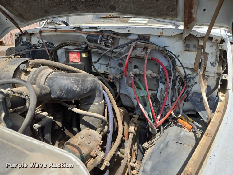 image for item EV1591 1988 Ford F800 truck cab and chassis