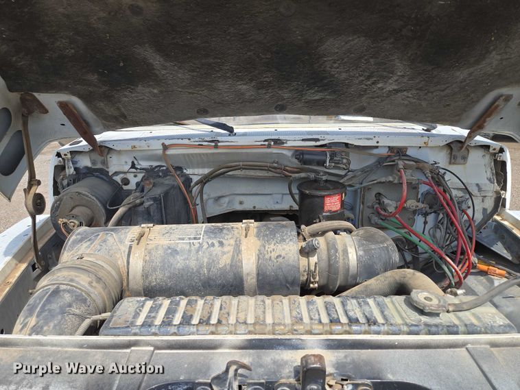 image for item EV1591 1988 Ford F800 truck cab and chassis