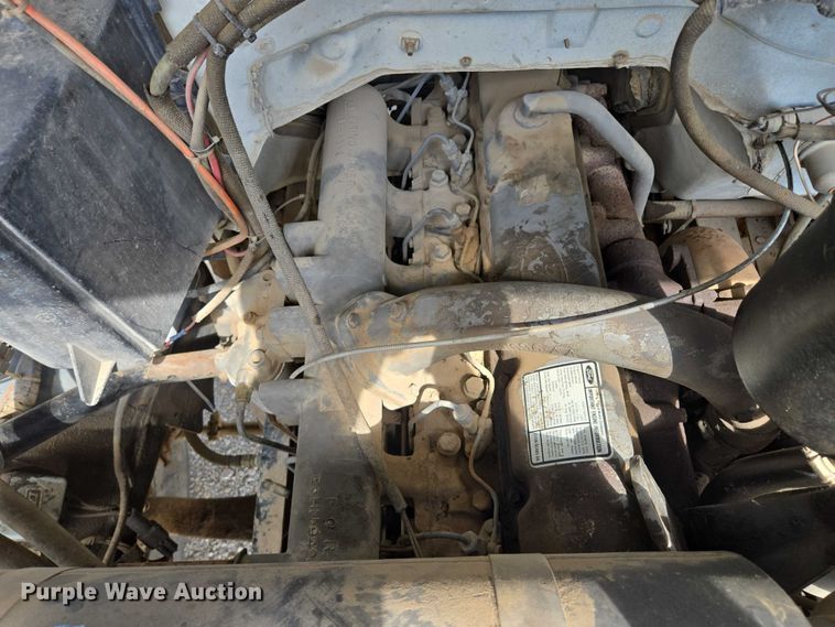 image for item EV1591 1988 Ford F800 truck cab and chassis