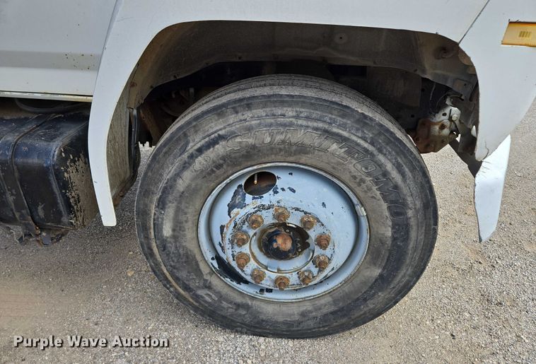 image for item EV1591 1988 Ford F800 truck cab and chassis